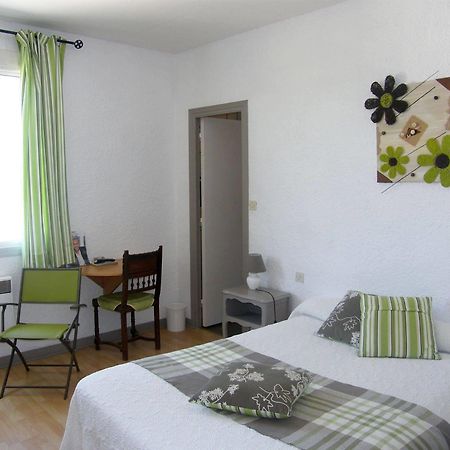 Hotel Le Week-End Plouider Екстериор снимка