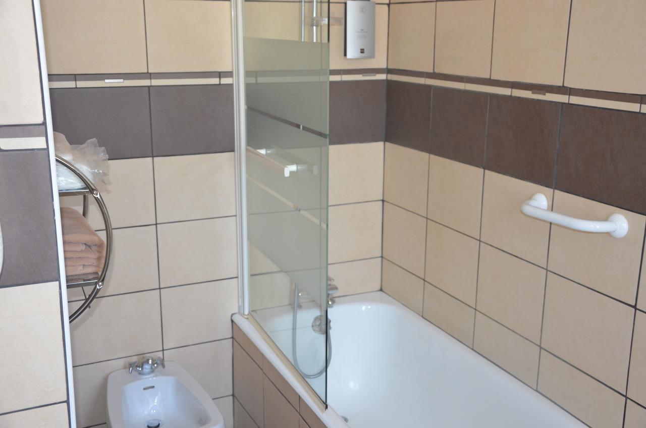 Hotel Le Week-End Plouider Екстериор снимка