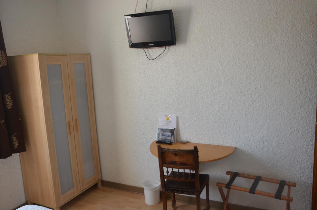 Hotel Le Week-End Plouider Екстериор снимка