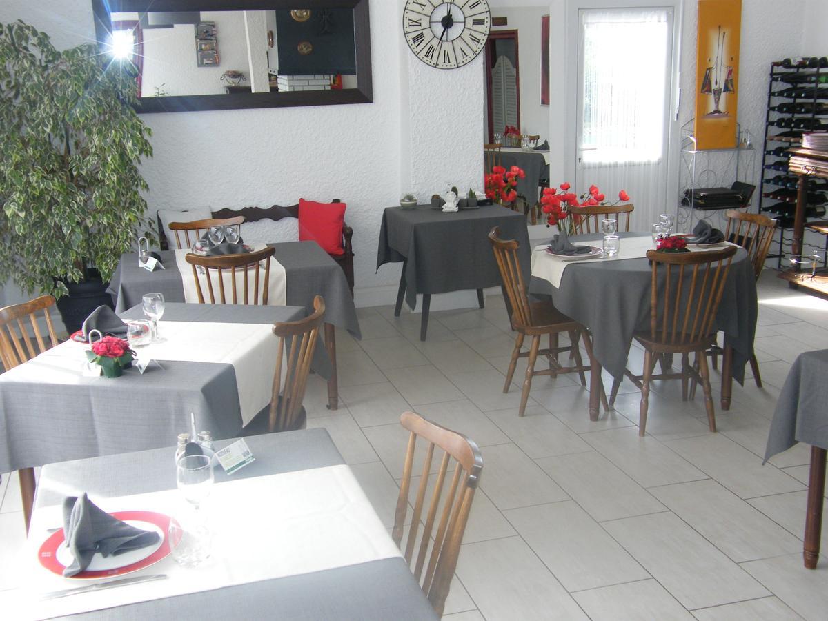 Hotel Le Week-End Plouider Екстериор снимка