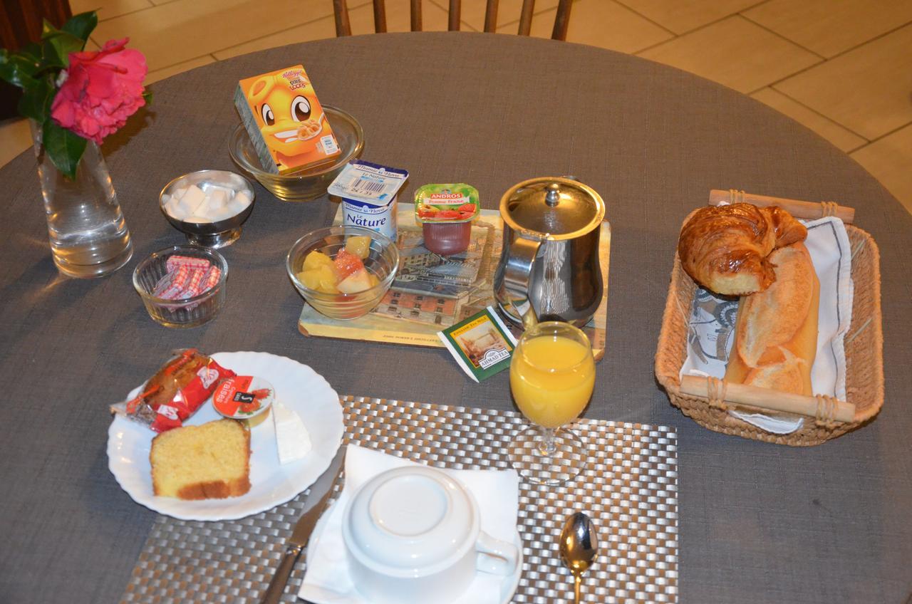 Hotel Le Week-End Plouider Екстериор снимка