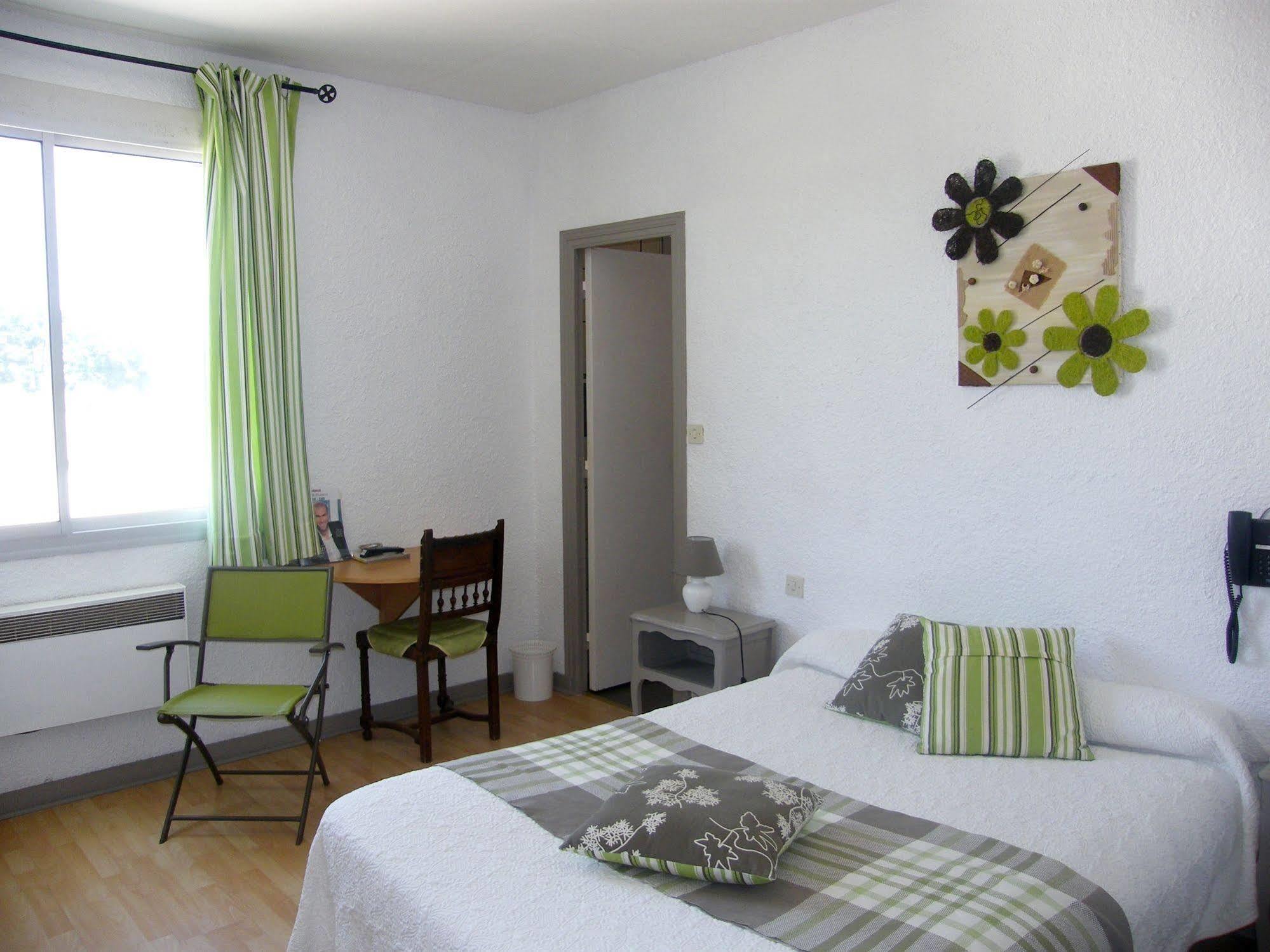 Hotel Le Week-End Plouider Екстериор снимка