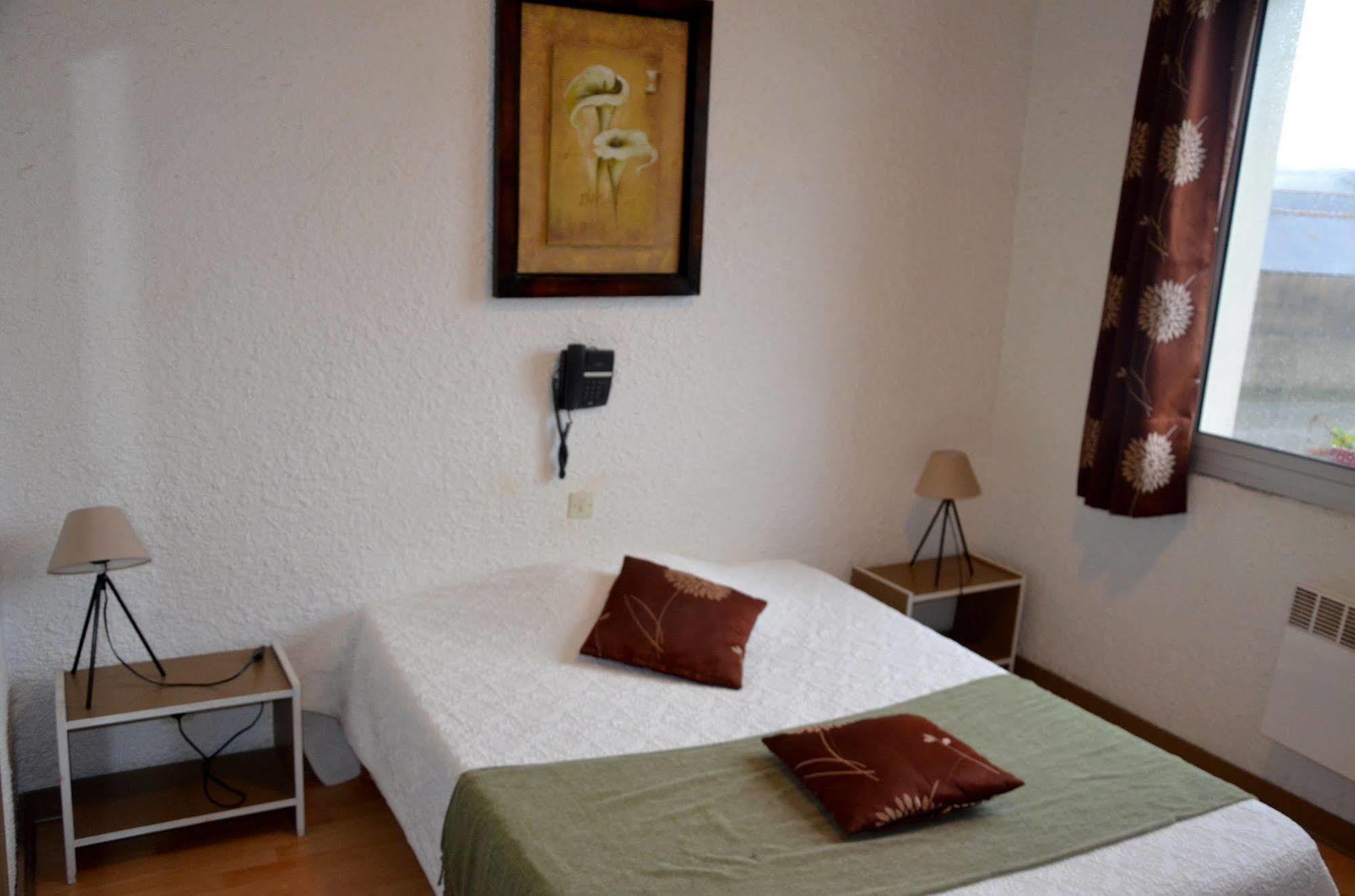 Hotel Le Week-End Plouider Екстериор снимка